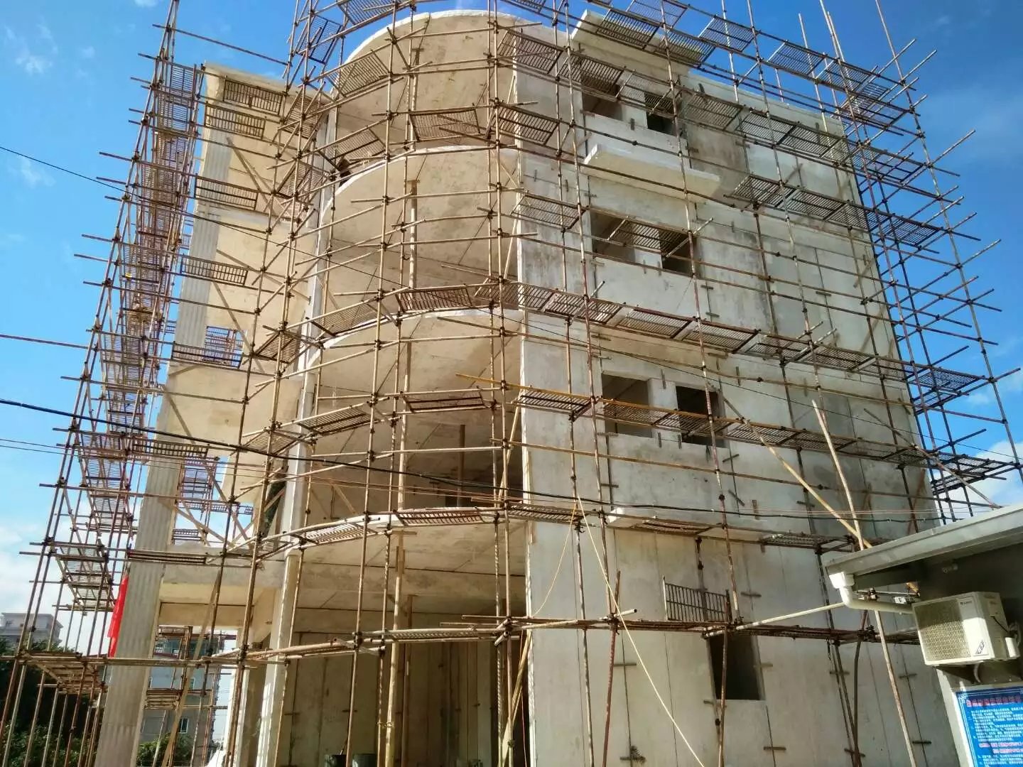 大余星河绿色环保装配式建材在福建修建的五层别墅建筑
